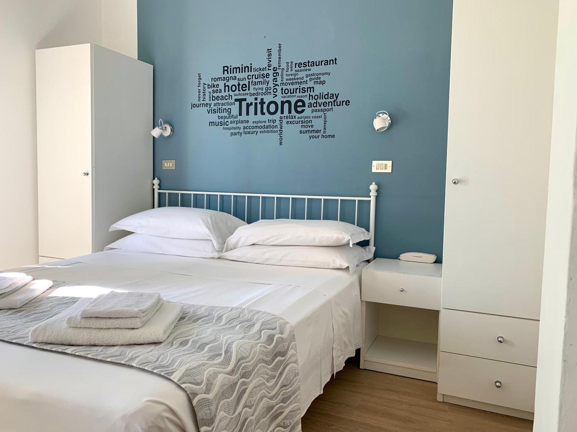 Hotel Tritone Римини Стая снимка
