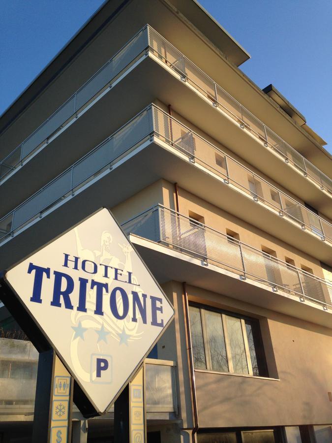 Hotel Tritone Римини Екстериор снимка
