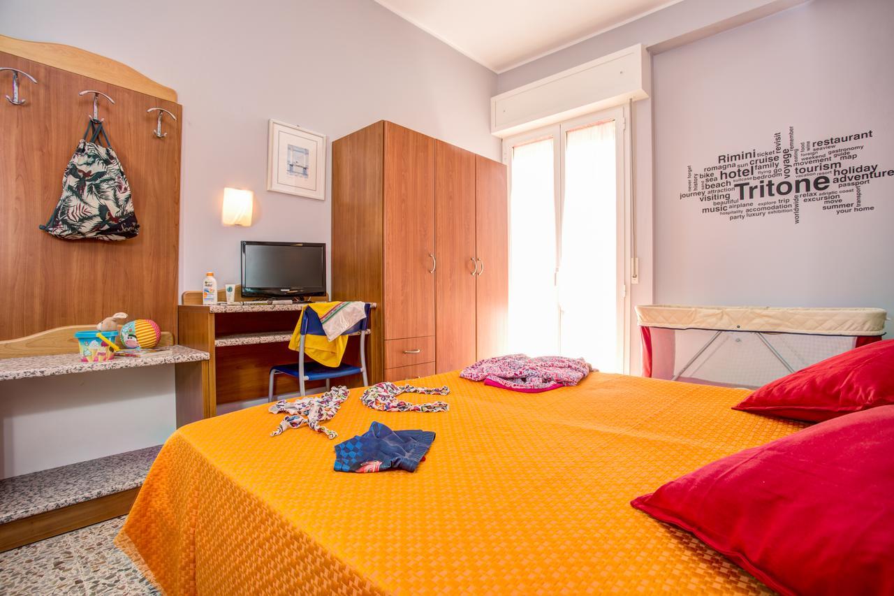 Hotel Tritone Римини Екстериор снимка