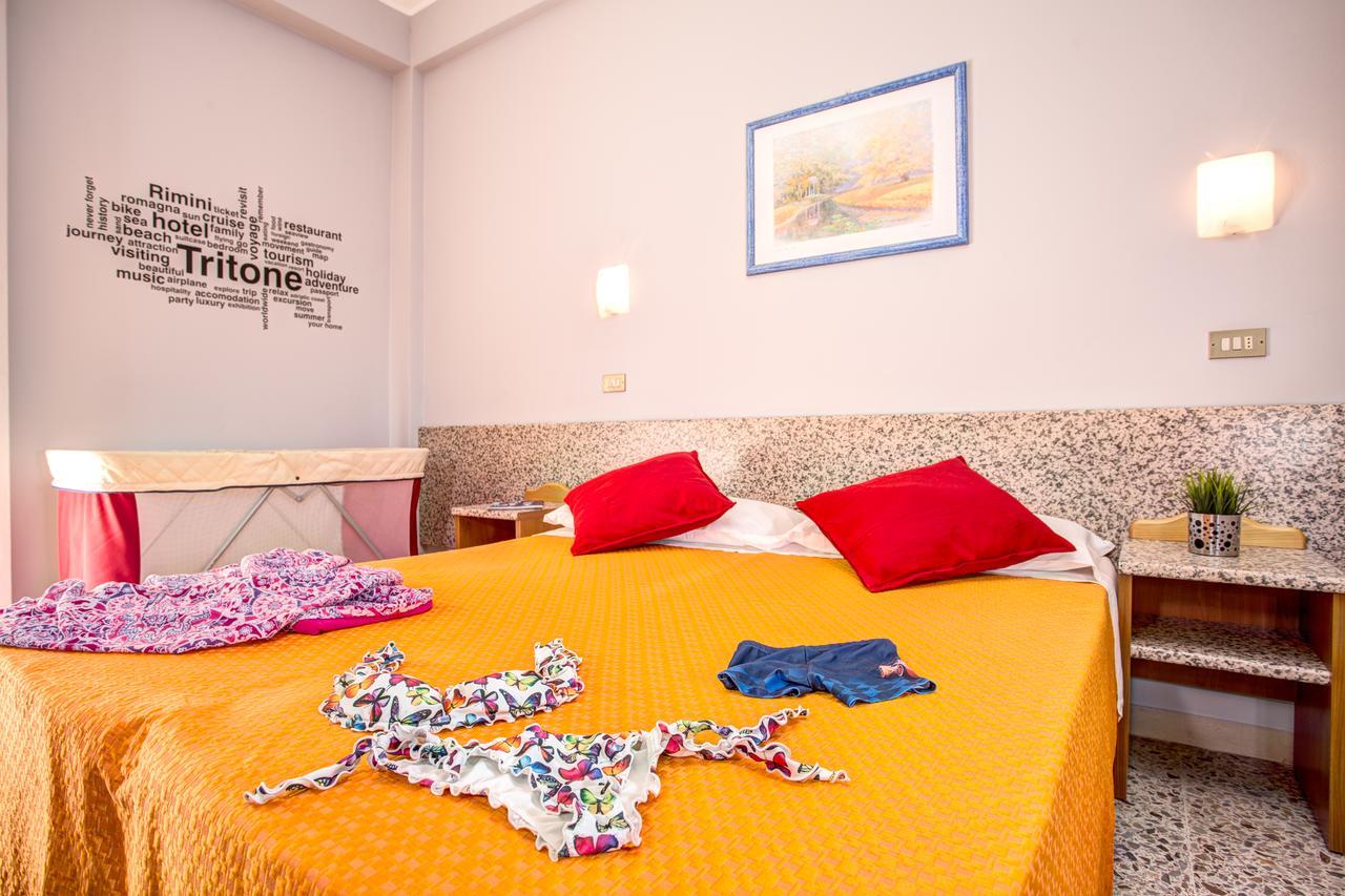 Hotel Tritone Римини Екстериор снимка
