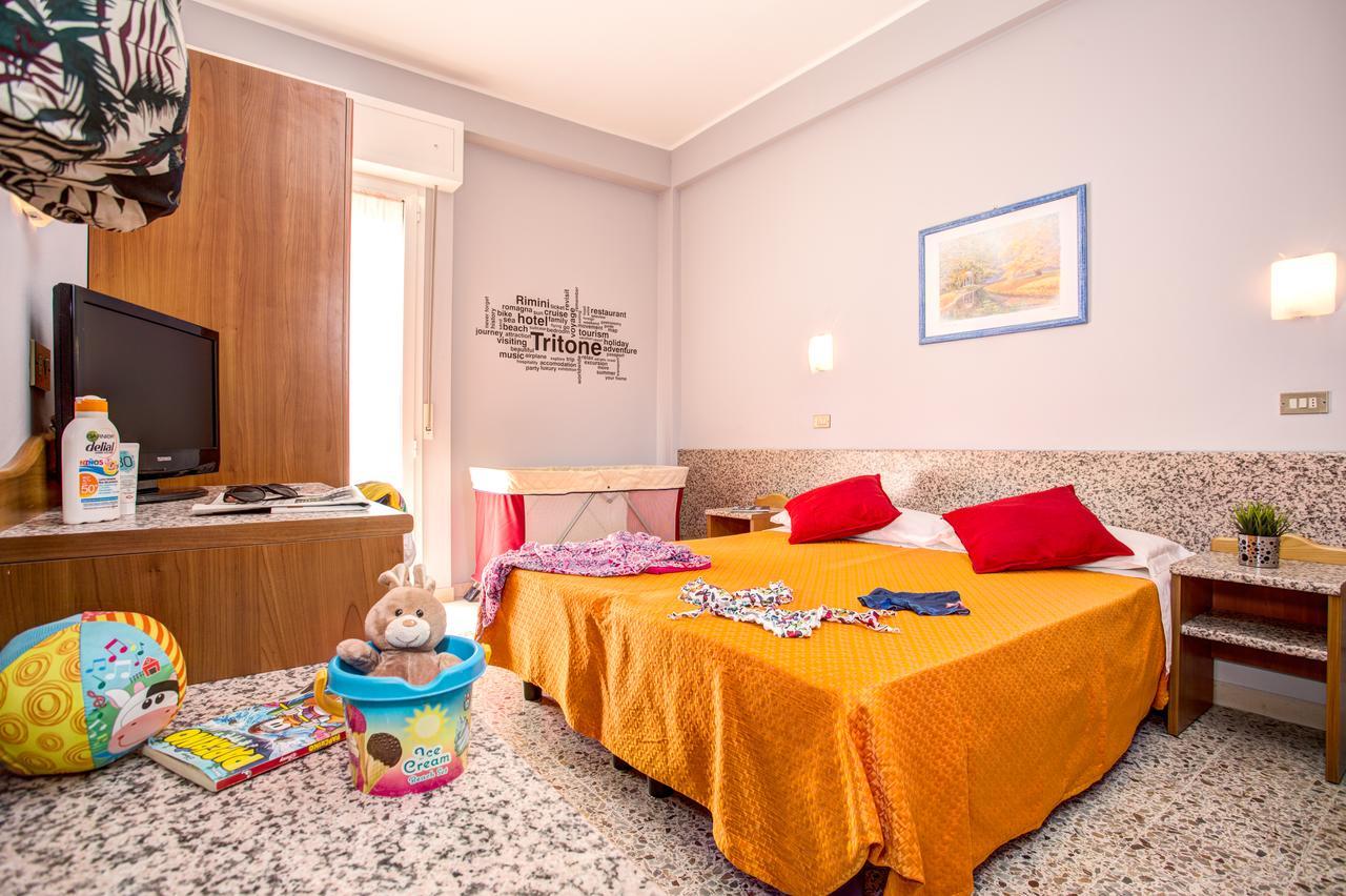 Hotel Tritone Римини Екстериор снимка