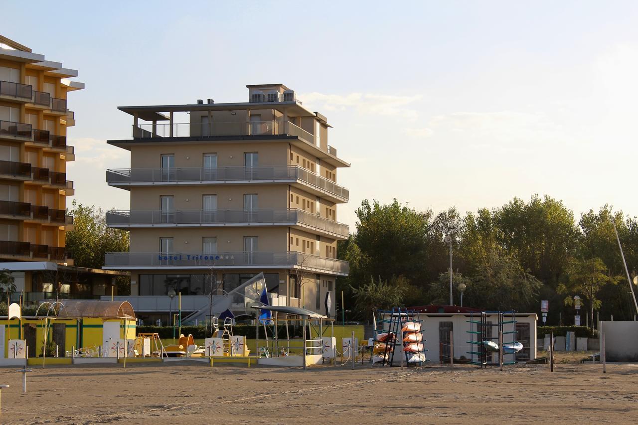 Hotel Tritone Римини Екстериор снимка