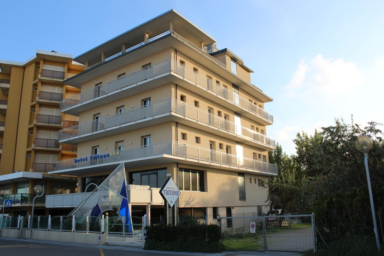 Hotel Tritone Римини Екстериор снимка