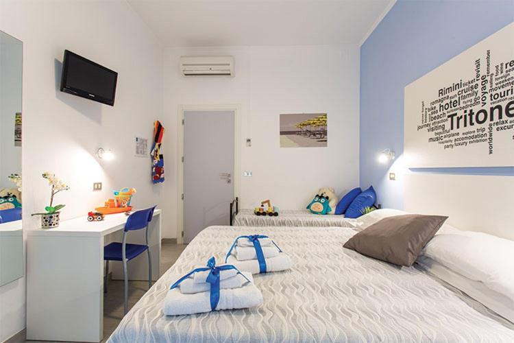 Hotel Tritone Римини Екстериор снимка